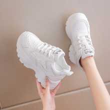 여성 키 높이 신발의 그림