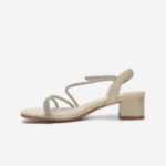 여성 패션 샌들의 그림