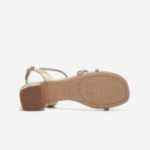 여성 패션 샌들의 그림