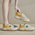 임산부 캐주얼 신발의 그림