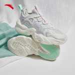 여성 복고풍신발의 그림