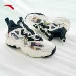 여성 복고풍신발의 그림