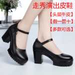 부드러운 소가죽 모델 런웨이 하이힐 가죽 신발 가죽 원 버클 싱글 슈즈 여성 방수 플랫폼 대형 작업 정장 신발의 그림