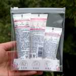 도브 트래블 팩 석류 샤워 젤 + 샴푸 + 바디 밀크 3 in 1 휴대용 케어 세트의 그림