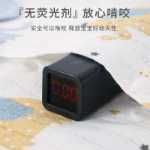 신생아 아기 옷 선물 상자의 그림