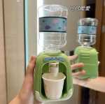 어린이 물 디스펜서 미니 플레이 하우스 주방은 물에서 작은 재미 시뮬레이션 음료 기계 아기 만화 장난감에서 수 있습니다.의 그림