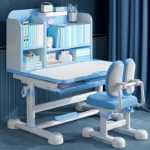 어린이 공부 테이블 책상 홈 테이블 쓰기 숙제 책상과 의자 조합 세트 소년 초등학생을 들어 올릴 수 있습니다.의 그림