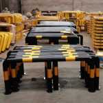 M 형 충돌 방지 가드레일 주유소 충돌 기둥 강관 자동차 스토퍼 도로 장벽 U 형 주차 공간 자동차 스토퍼의 그림