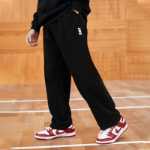 봄과 가을 캐주얼 스웨트 팬츠 커팅을 실행하는 Aspirant UZIS 스웨트 팬츠 남성 니트 스트레이트 느슨한 농구 바지의 그림