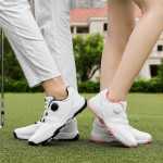 남성 및 여성 미끄럼 방지 스파이크 슈즈의 그림