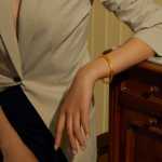 토요일 행운 금 팔찌의 그림