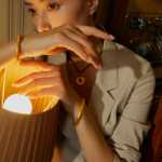 토요일 행운 금 팔찌의 그림