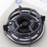 가스 쿠커 브래킷 가스 쿠커 쿡탑 선반 브래킷 가스 쿠커 선반 브래킷 냄비 홀더 작은 냄비 우유 냄비 미끄럼 방지 랙이있는 스토브 랙의 그림