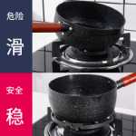 가스 쿠커 브래킷 가스 쿠커 쿡탑 선반 브래킷 가스 쿠커 선반 브래킷 냄비 홀더 작은 냄비 우유 냄비 미끄럼 방지 랙이있는 스토브 랙의 그림