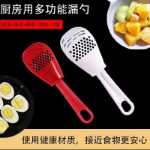 주방 다기능 연삭 요리 숟가락 매싱 배수 숟가락 생강 마늘 숟가락 가정용 으깬 감자 서빙 숟가락의 그림