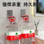 샤워 젤 선반의 그림