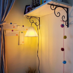 방 장식 전구 침실 기숙사 교수형 램프 플러그인 기숙사 야간 조명 침대 임대 집 주변 조명 상단 이층 교수형 조명의 그림