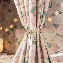 두꺼운 강한 암막 침대 커튼 학생 기숙사 간단한 칸막이 커튼 커튼 상단 이층 하단 이층 여자 대학 기숙사 높은 낮은 침대의 그림