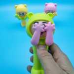 얼굴 바꾸기 인형 불안한 목소리 같은 만화 창작 장난감 가위바위보 결투 기계 부모와 자녀 상호 작용 추측의 그림