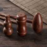 치킨 윙 우드 마사지 해머 노크 백 해커 다리 경혈 두드리는 경락 마사지기 노킹 해머 마사지 스틱 대형의 그림