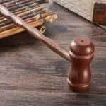 치킨 윙 우드 마사지 해머 노크 백 해커 다리 경혈 두드리는 경락 마사지기 노킹 해머 마사지 스틱 대형의 그림