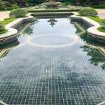 짙은 녹색 큰 꽃 녹색 대리석 세라믹 모자이크 타일 자연석 물고기 연못 빌라 정원 조경 수영장의 그림