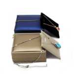 펜던트 상자 PU 가죽 보석 상자 반지 목걸이 상자 보석 상자 세트 팔찌 보석 포장 상자 공장의 그림