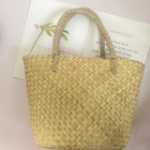 북유럽 스타일 밀짚 가방의 그림