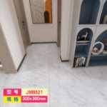 공장 도매 주택 리모델링 PVC 바닥재 가정용 대리석 타일 스티커 석재 플라스틱 바닥재 자체 접착 SPC 바닥재의 그림