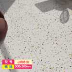 공장 도매 주택 리모델링 PVC 바닥재 가정용 대리석 타일 스티커 석재 플라스틱 바닥재 자체 접착 SPC 바닥재의 그림