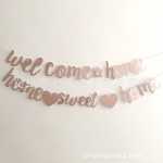 환영 홈 홈 모임 파티 장식 배너 환영 홈 가족 집들이 반짝이 풀 꽃의 그림