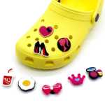 꽃 버클 PVC 신발의 그림