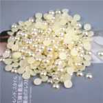 반원형 진주, 진주 액세서리, 모조 진주, 보석 액세서리, 한국 헤어 액세서리, 레진 액세서리, 헤어 액세서리 DIY의 그림