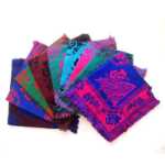 가을과 겨울 두 배 두꺼운 모직 사각 스카프 농촌 여성은 머리 스카프를 감싸고 중년 및 노인 여성은 구식 노동 보호를 땅에까지 감쌌습니다.의 그림