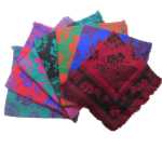 가을과 겨울 두 배 두꺼운 모직 사각 스카프 농촌 여성은 머리 스카프를 감싸고 중년 및 노인 여성은 구식 노동 보호를 땅에까지 감쌌습니다.의 그림