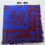 가을과 겨울 두 배 두꺼운 모직 사각 스카프 농촌 여성은 머리 스카프를 감싸고 중년 및 노인 여성은 구식 노동 보호를 땅에까지 감쌌습니다.의 그림