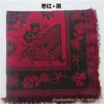 가을과 겨울 두 배 두꺼운 모직 사각 스카프 농촌 여성은 머리 스카프를 감싸고 중년 및 노인 여성은 구식 노동 보호를 땅에까지 감쌌습니다.의 그림