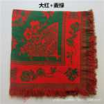 가을과 겨울 두 배 두꺼운 모직 사각 스카프 농촌 여성은 머리 스카프를 감싸고 중년 및 노인 여성은 구식 노동 보호를 땅에까지 감쌌습니다.의 그림