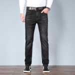 새로운 남성용 스트레치 슬림 청바지 남성용 작은 발 청바지 청소년 트렌드 남성용 청바지의 그림