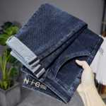 남성 청바지 가을 스트레이트 스트레치 청바지 남성 모델 남성 청바지 느슨한 청바지 남성 도매의 그림