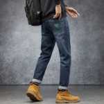 남성 청바지 가을 스트레이트 스트레치 청바지 남성 모델 남성 청바지 느슨한 청바지 남성 도매의 그림