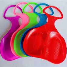 플라스틱 스키 장난감 샌드보드 스키 스키 패드 성인용 및 어린이용 스키 매트 스키 도구 스키 스키의 그림