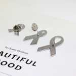 빨간 리본 핀 HIV 예방 원조 인식 로고 121 공공 복지 활동 빨간색 배지 사용자 정의 가능한 도매의 그림