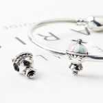 팬 가족 액세서리 가족 구성원 시리즈 모자를 착용하는 활기찬 소년 패션 DIY 큰 구멍 소년 팔찌 구슬의 그림