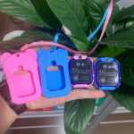 5 세대 어린이 전화 시계 펜던트 지능형 포지셔닝 전화 휴대 전화 시계 케이스 범용 보호 커버의 그림