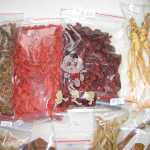 인삼과 지원 술 양조 재료 도매 1 조각 공급 동북 중국 약초 15 고양이 술 공식 건강 전통 강장제의 그림