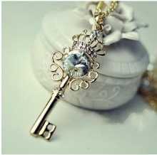 공장 보석 크라운 키 목걸이 트렌디 한 보석 모조 다이아몬드 스웨터 목걸이 도매의 그림