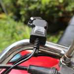 오토바이 USB 휴대 전화 충전기 전기 자동차 휴대 전화 충전기의 그림