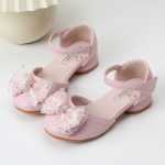 여아 공주 신발의 그림