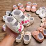 아기 신발의 그림